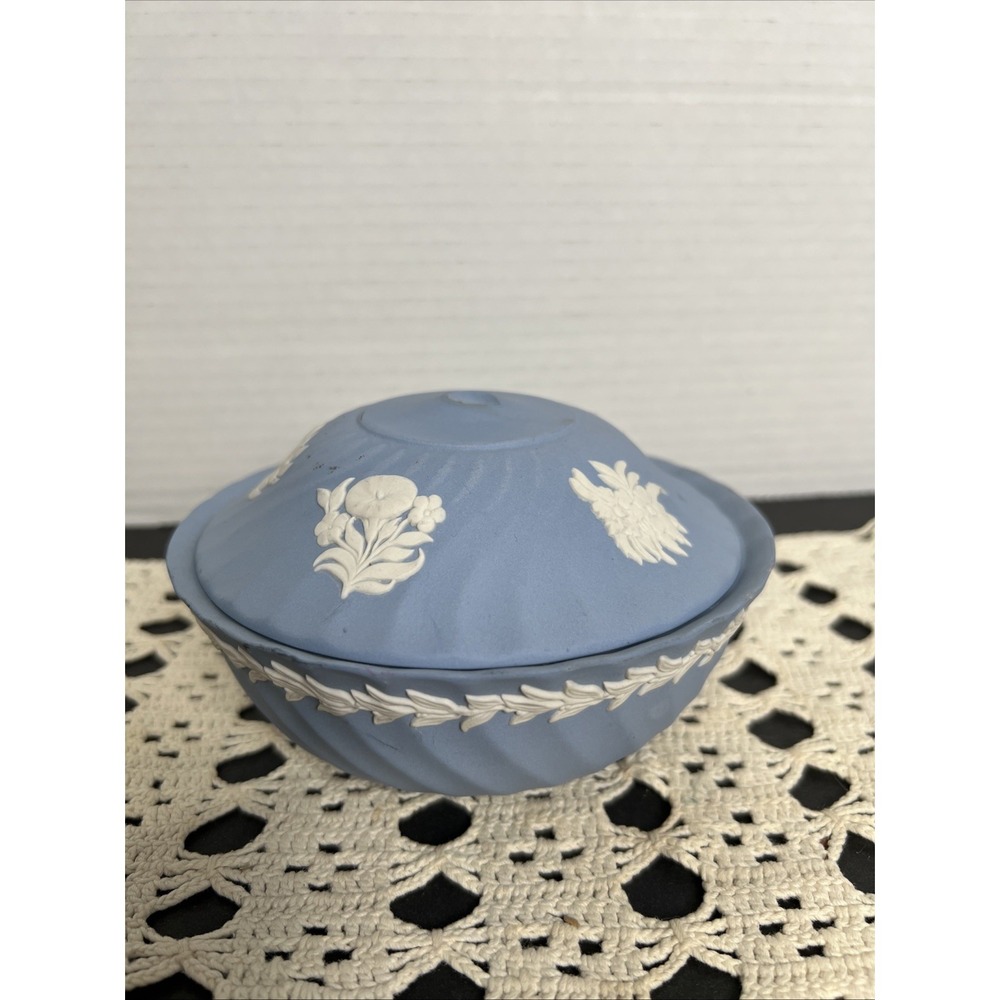 Vtg C1960 Collectible WEDGWOOD Jasperware Blue Swirl Design Powder Bowl No Knob